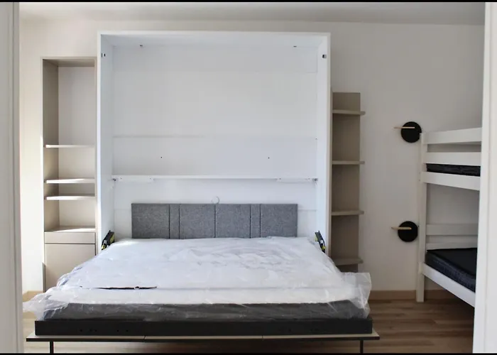 Spacious Cocoon In Appartement