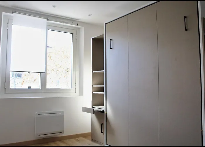 Spacious Cocoon In Six-Fours-les-Plages