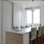 Spacious Cocoon In 아파트 식스포즈레스플라지스