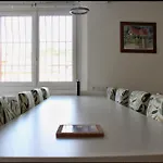 Spacious Cocoon In 아파트 식스포즈레스플라지스