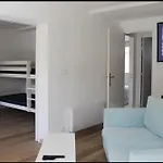 아파트 Spacious Cocoon In 식스포즈레스플라지스