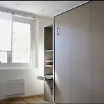 Spacious Cocoon In 식스포즈레스플라지스