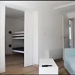 Spacious Cocoon In 아파트 식스포즈레스플라지스