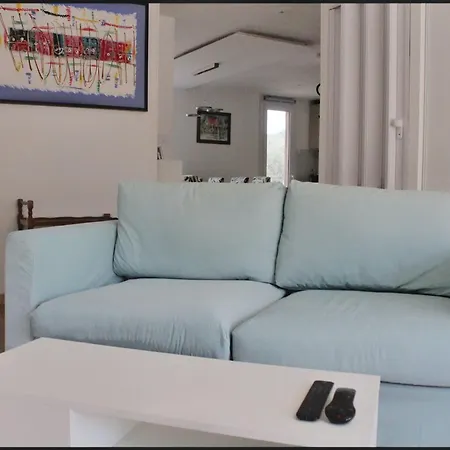 Spacious Cocoon In 아파트 식스포즈레스플라지스