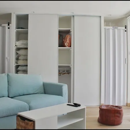 아파트 Spacious Cocoon In 식스포즈레스플라지스