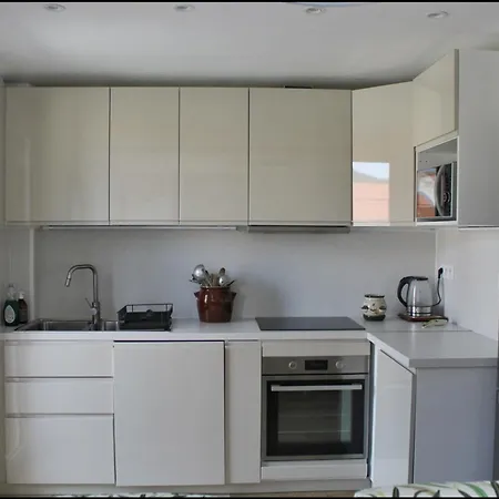 아파트 Spacious Cocoon In *
